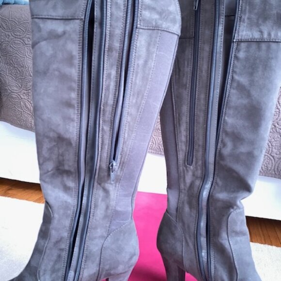 A2 by Aerosoles gray suede high heel boots 8 M - Picture 5 of 6